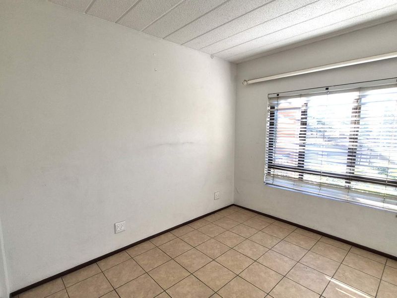 Spacious Loft Apartment for Sale in Trendy Fourways - Photo 7