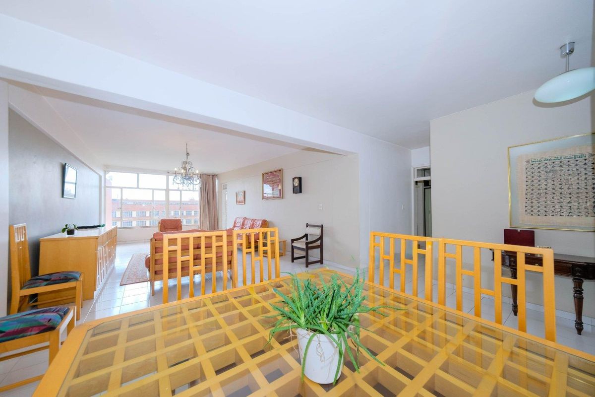 Exciting new find in this sought after complex Chartwell! - Photo 3