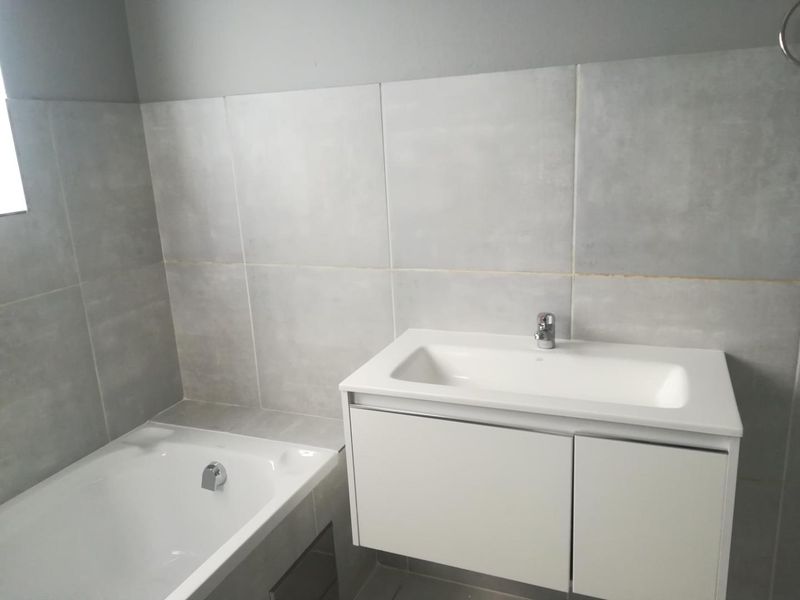 Stunning 3 bed garden apartment at Twenty on Furrow Homes Haven - Photo 8
