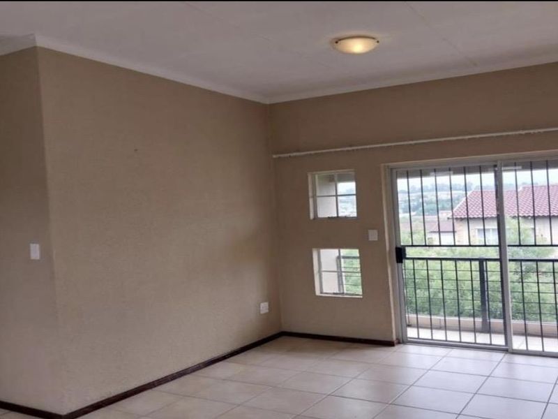 Secure & Serene Living: 2-Bedroom Apartment in Honeydew - Photo 9