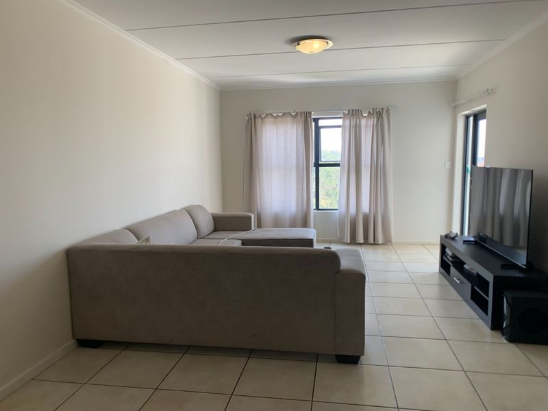 **Spacious 2-Bedroom Apartment for Sale in Stanley Park, Oakdene, Johannesburg** - Photo 7
