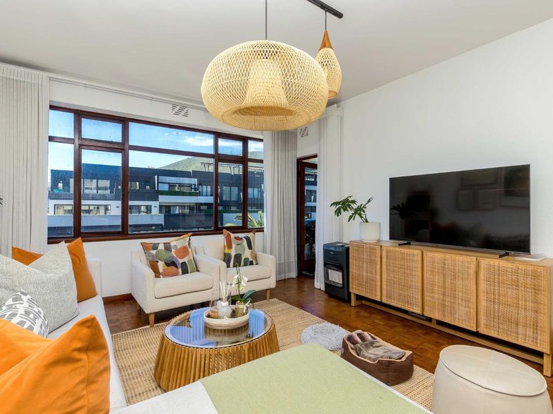 Bright, Spacious 2-Bedroom Apartment - Photo 2