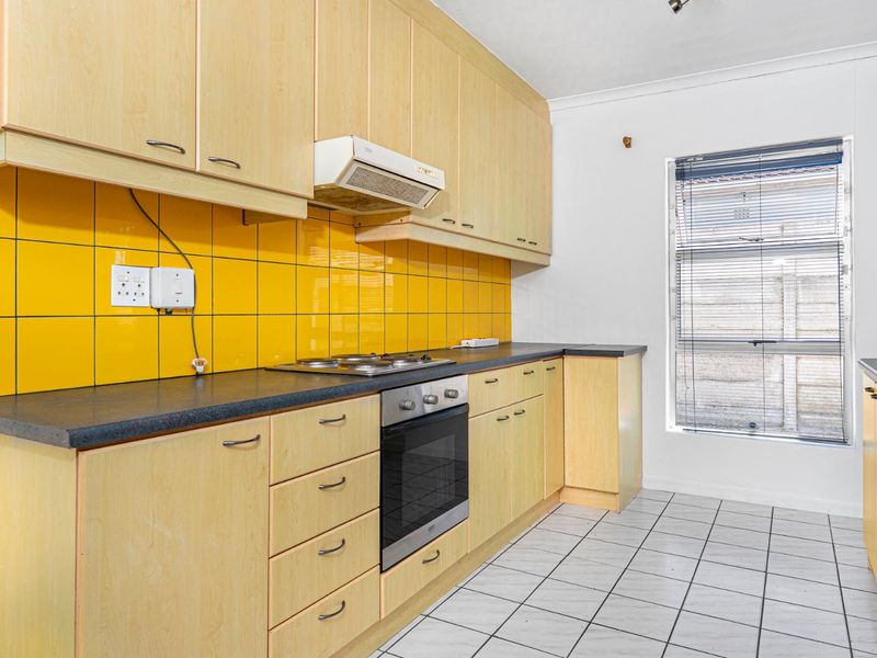 Ideal Three Bedroom Starter Home - Photo 9