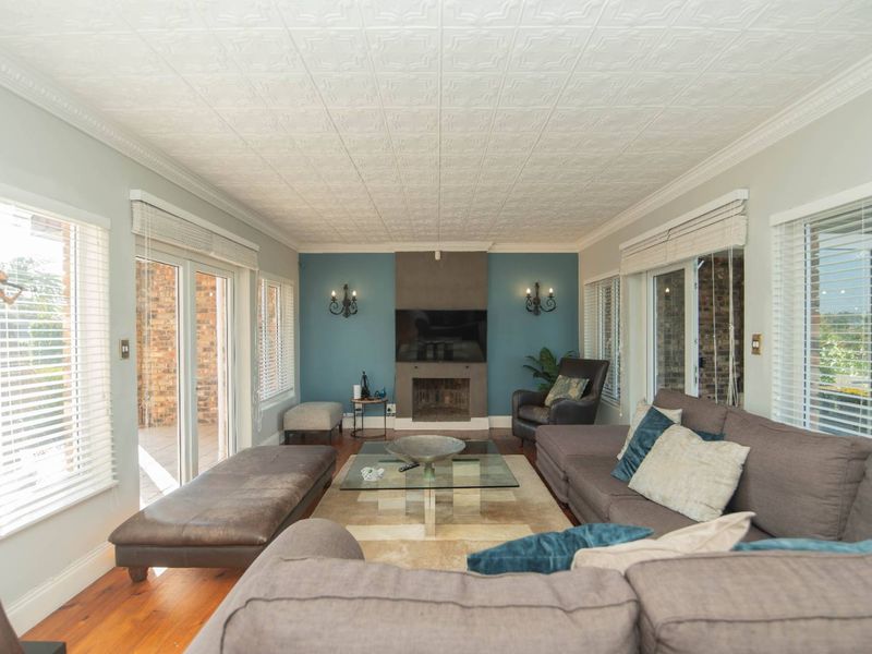 A Stunning house with a view - Photo 8