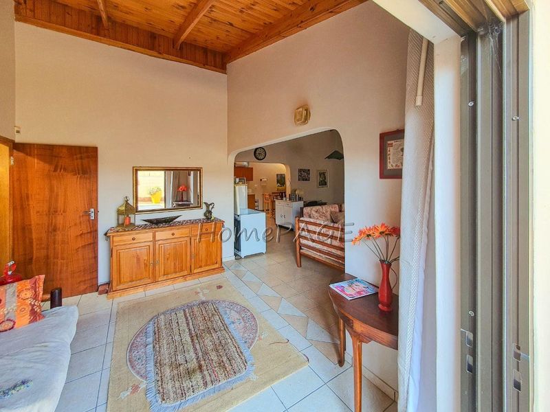 Ext 3 (North Dune), Henties Bay:  4 Bedr Home in POPULAR Oester Street is for Sale - Photo 6