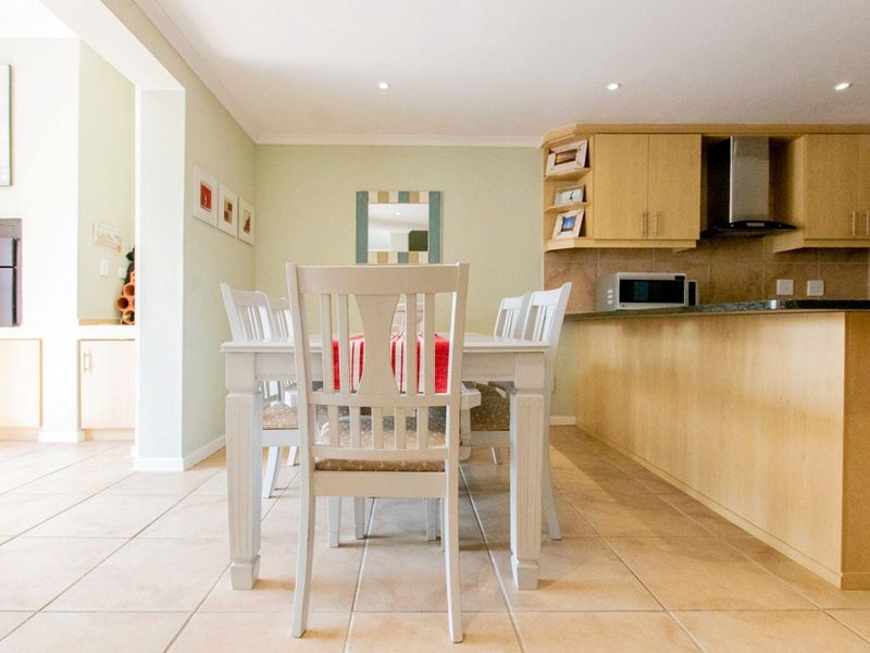 3-bedroom, 2-bathroom home available to rent in Villa Diamante. - Photo 2