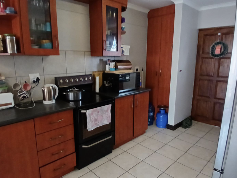 Comfortable and Secure Apartment in Ehrlich Park - Photo 2