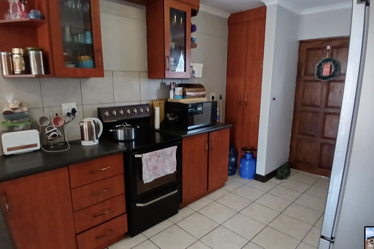 Comfortable and Secure Apartment in Ehrlich Park - Photo 2