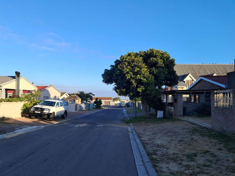 OPEN PLAN COASTAL LIVING - Photo 6