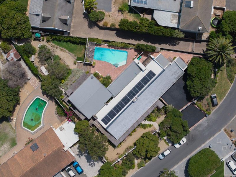 Magnificent Stylish modern family home and Entertainers dream - Photo 2