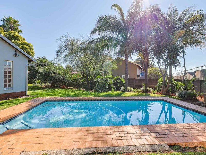 Beautiful 3-Bedroom Family Home with Fantastic Entertainment Areas in Meyerspark - Photo 8