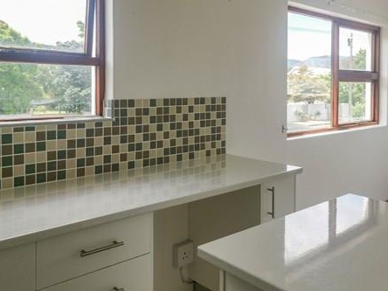 Sunny One Bedroom Apartment - Northcliff Hermanus - Photo 3