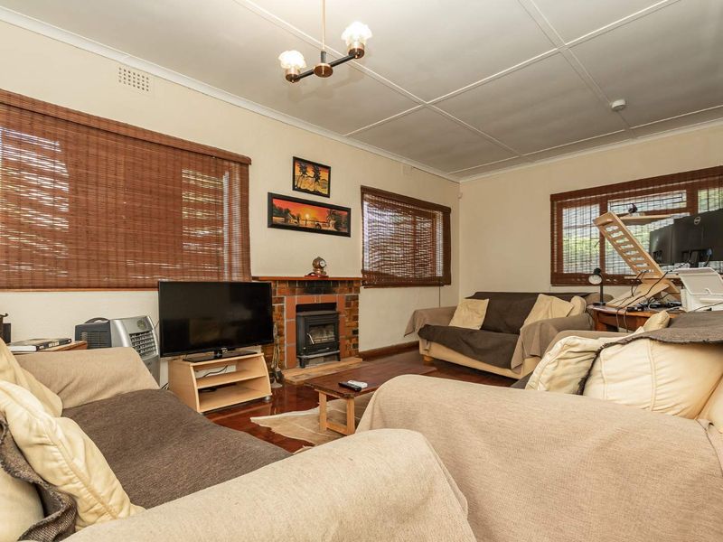 Charming Fish Hoek Classic – A Home with Character! - Photo 8