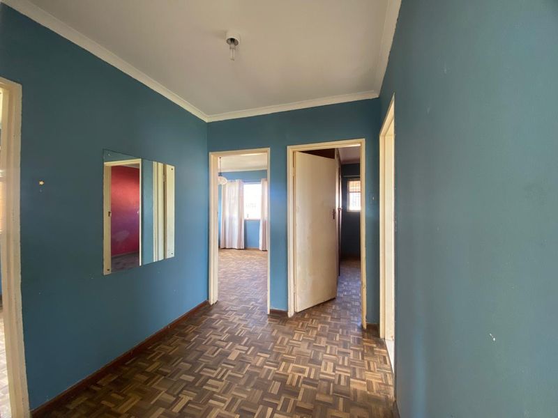 Charming 3-Bedroom Family home to rent in Grassy Park - Photo 4