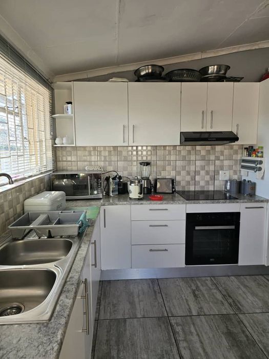 Property #2472949, House Pending Sale in Windhoek North