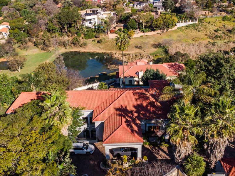 5 Bedroom Home with 5 En-Suite Bathrooms with Breathtaking Views - Photo 4