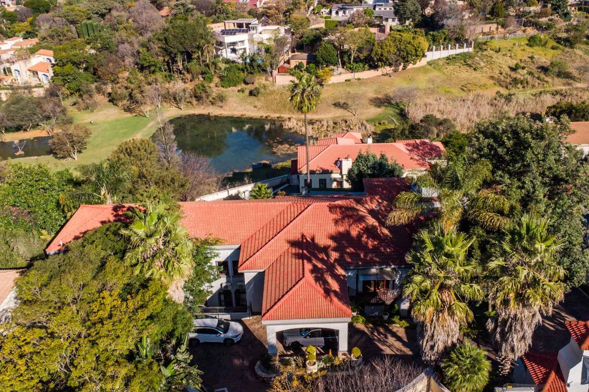 5 Bedroom Home with 5 En-Suite Bathrooms with Breathtaking Views - Photo 4