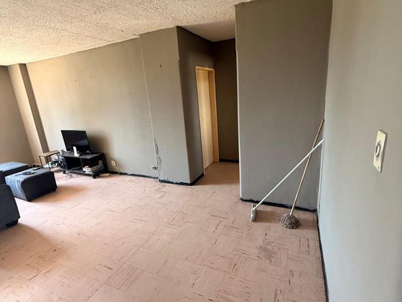 2 Bedroom Apartment in Kwaggasrand, Pretoria - Photo 9