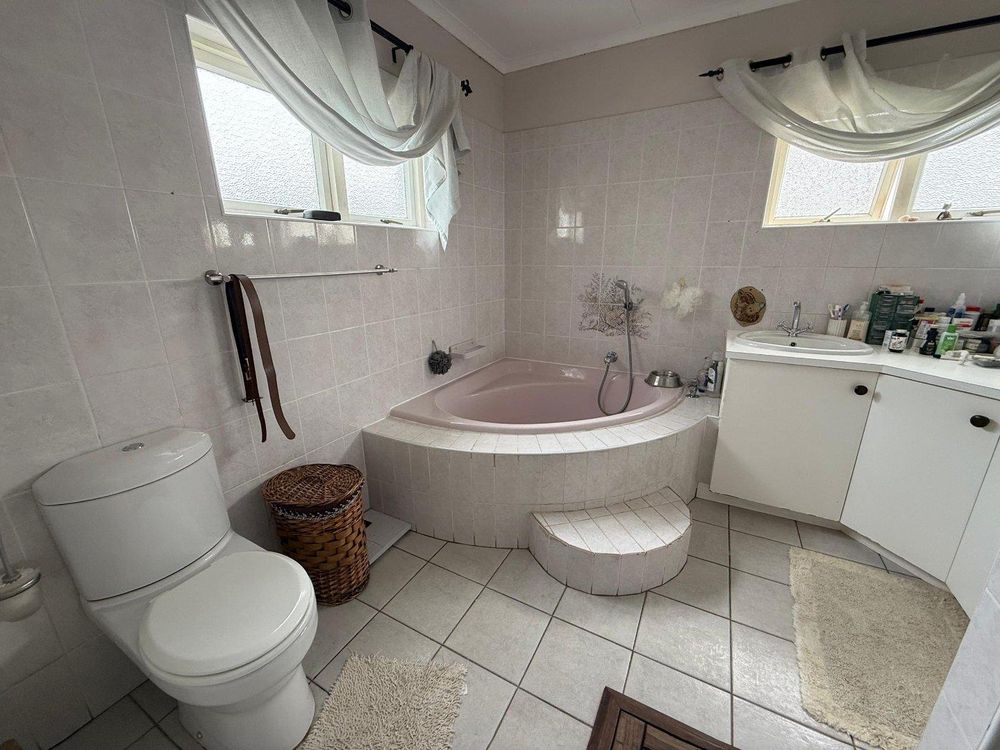 Main en-suite bedroom