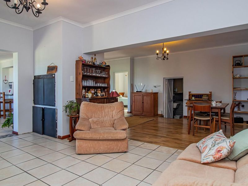 Family-sized Home in De Kelders - Photo 10