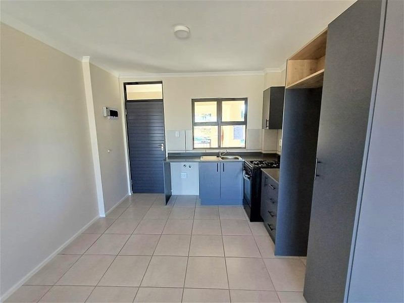 FOR RENT  |  Hillcrest  |  Kings Gate Estate  |  2 Bedroom 1st Floor Apartment - Photo 5