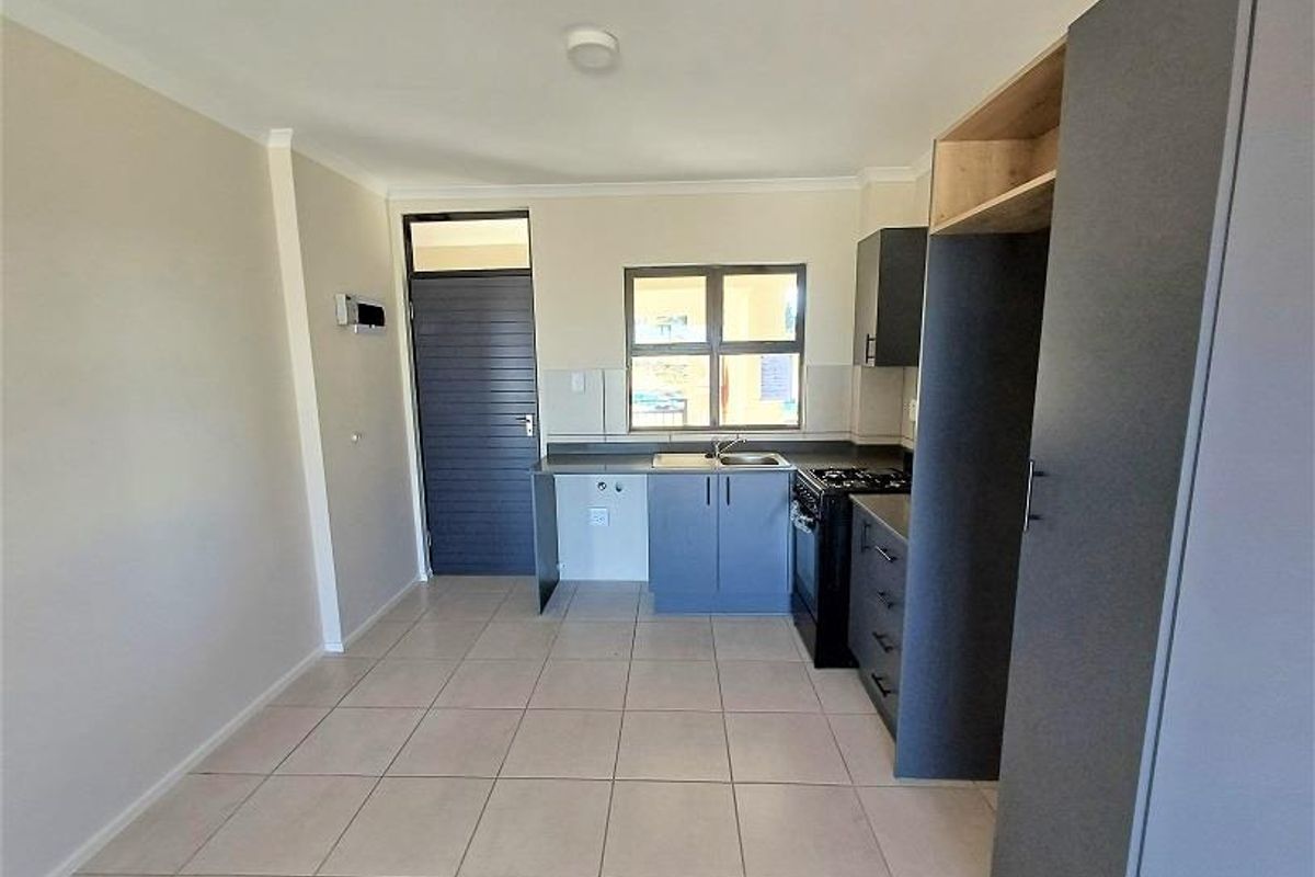 FOR RENT  |  Hillcrest  |  Kings Gate Estate  |  2 Bedroom 1st Floor Apartment - Photo 5