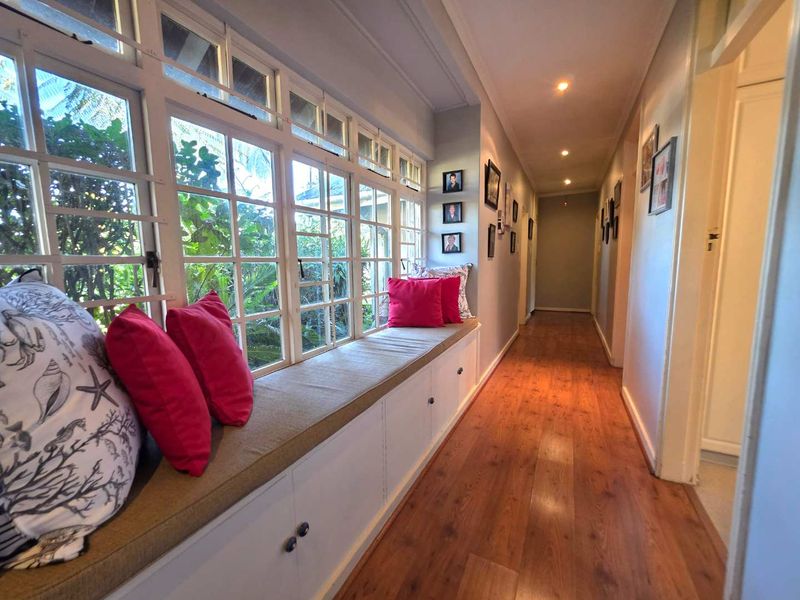 Central Hillcrest Gem with Bachelor Flat - Photo 3