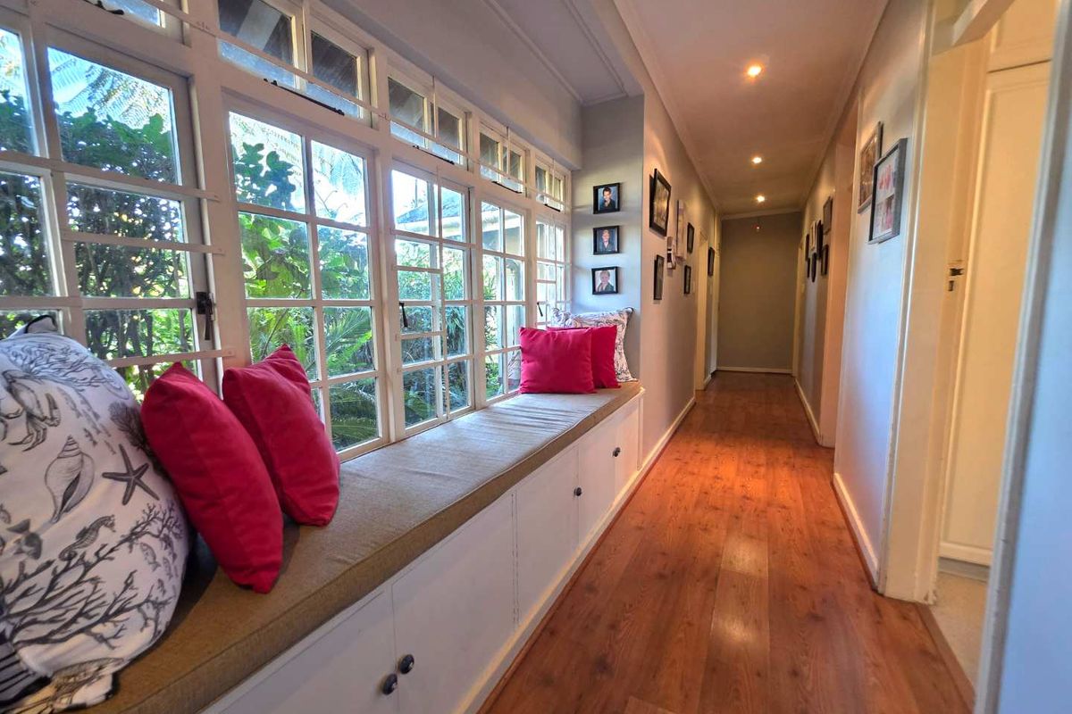 Central Hillcrest Gem with Bachelor Flat - Photo 3