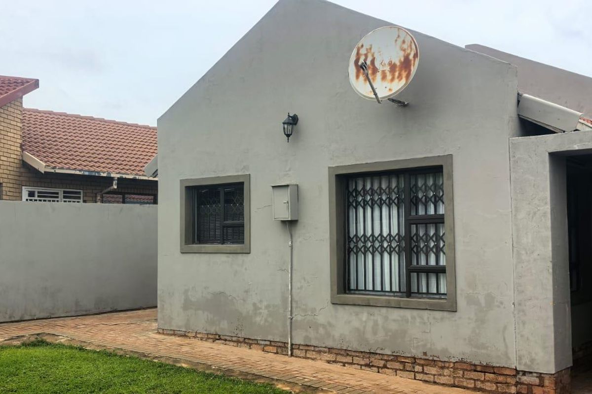 3 bedrooms house for sale in Soshanguve UU - Photo 2