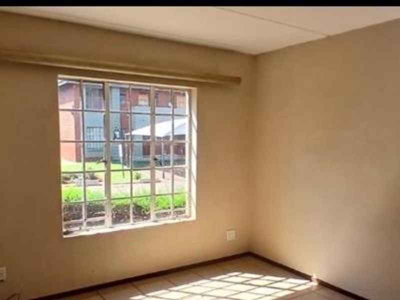 Well Maintained 2 Bedroom Apartment - Photo 10