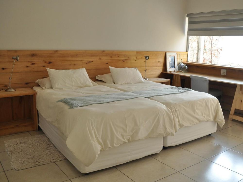 Twin bedroom 2