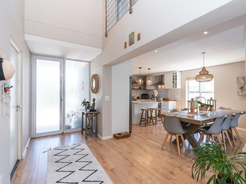 Family Home in Eco-Friendly Somerset Lakes! - Photo 3