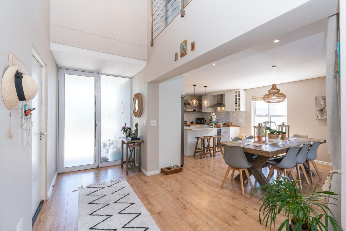 Family Home in Eco-Friendly Somerset Lakes! - Photo 3