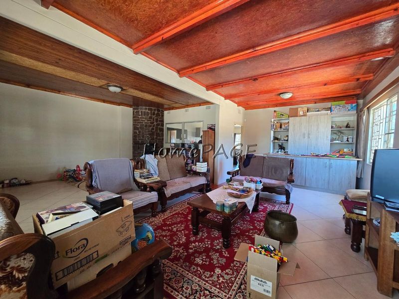 Omaruru:  3 Bedr Home with 4 x 2 Bedroom Flats for Sale - Photo 9