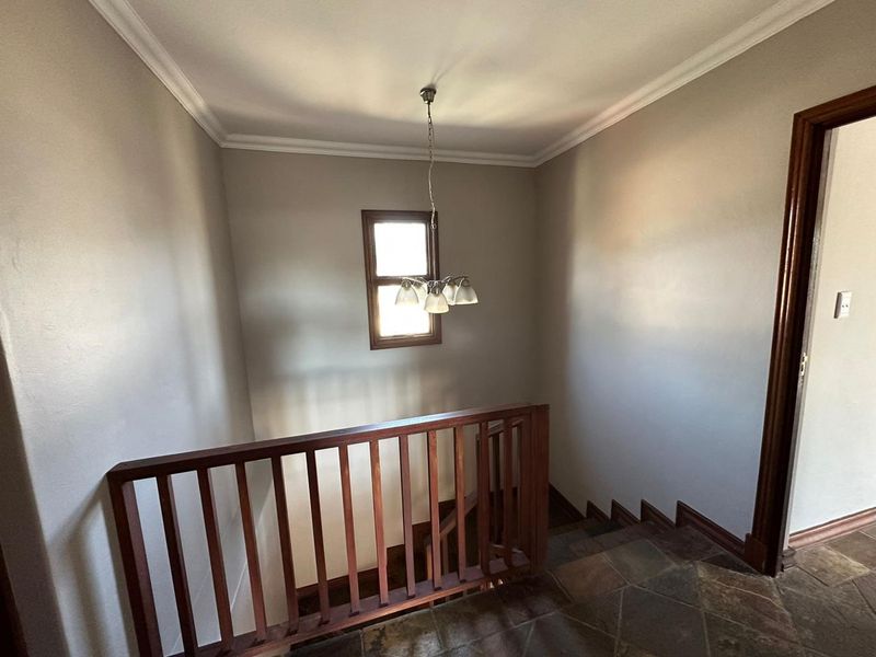 Spacious 3 bedroom duplex in Equestria - Photo 10