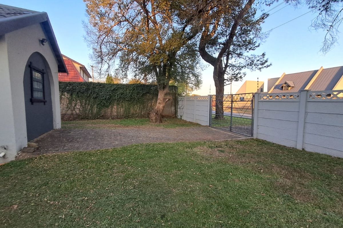 Energy-Efficient Property with Income-Generating Flat - Exceptional Investment Opportunity - Photo 3