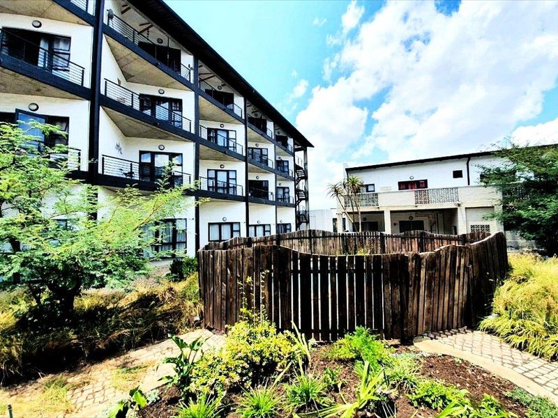 Beautiful bachelor pad in Maboneng - Photo 2