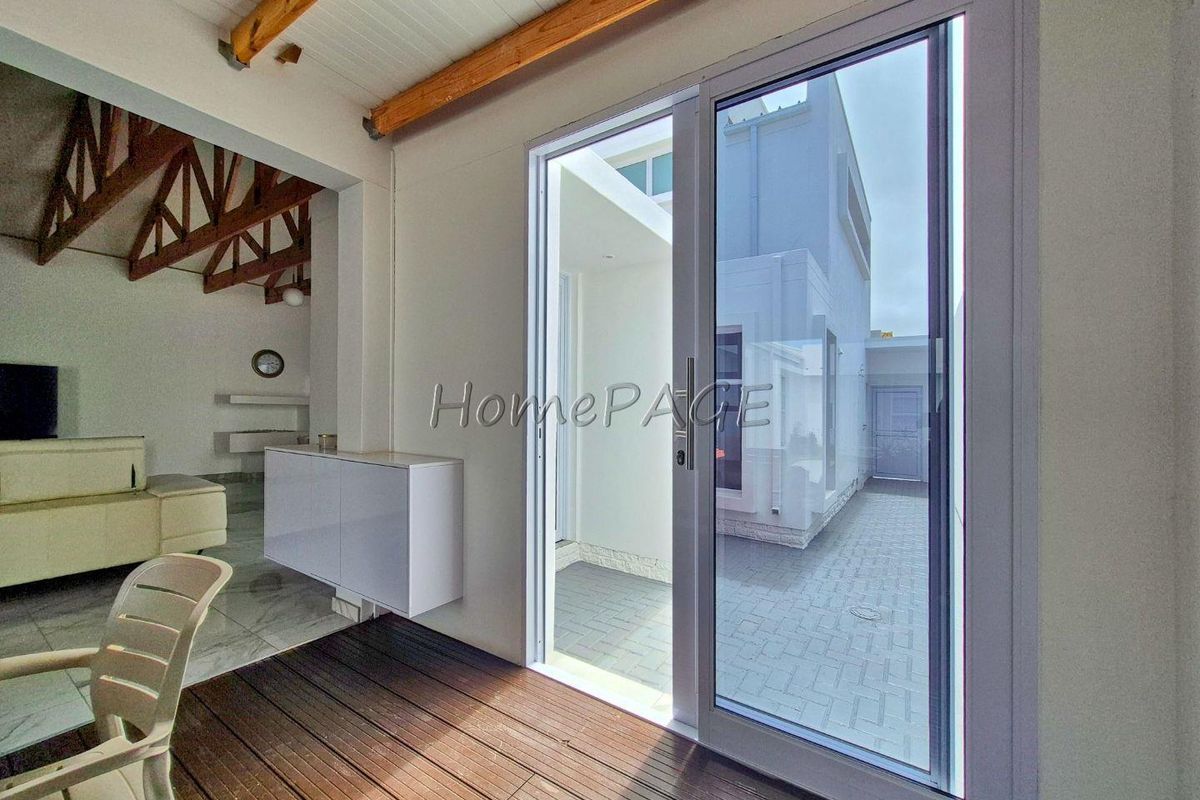 Fairway Estates, Walvis Bay:  Beautiful 4 Bedr Contemporary Home with indoor Pool is for Sale - Photo 3