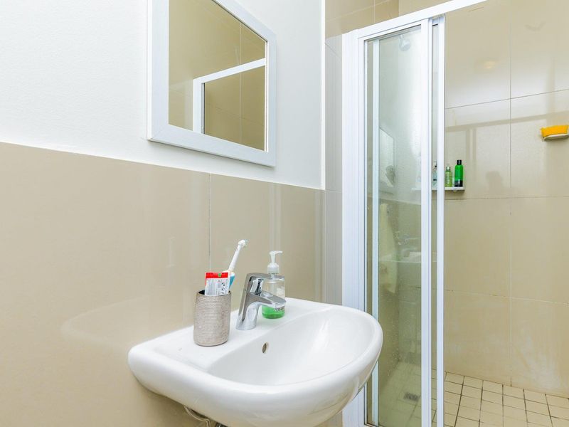 Hendra - Modern 2-Bed, 2-Bath Apartment in The Zen — Prime Umhlanga Ridge Living - Photo 9