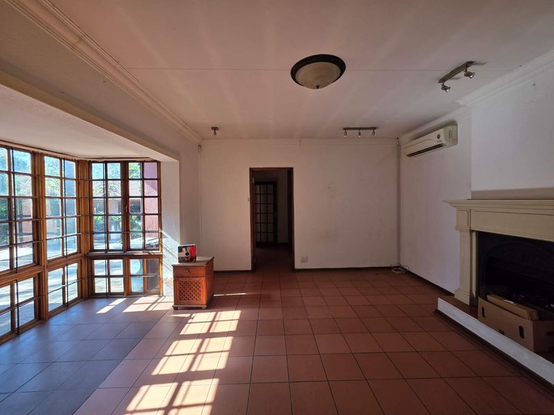 Expansive 1.4-Hectare Smallholding with Pool, Dual-Income Cottages & Prime Main Road Exposure - Photo 5
