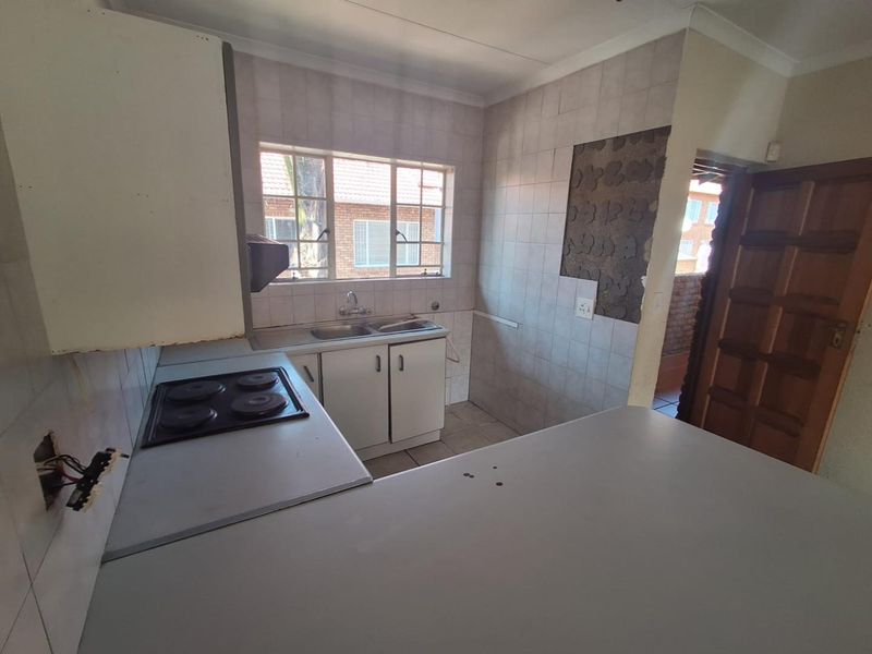 UPSTAIRS UNIT IN VILLA VISTA - GLENVISTA - Photo 3