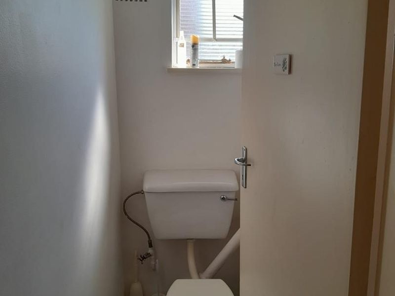 Spacious 105sqm Waverley Apartment in a Secure Boomed Area - Photo 8