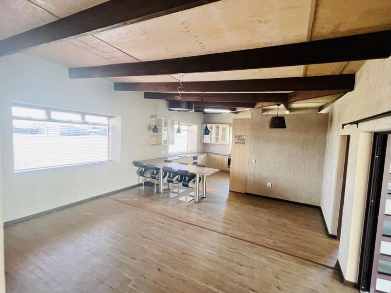 SECURE FAMILY RESIDENCE ON PRIVATE 3.04HA - Photo 6