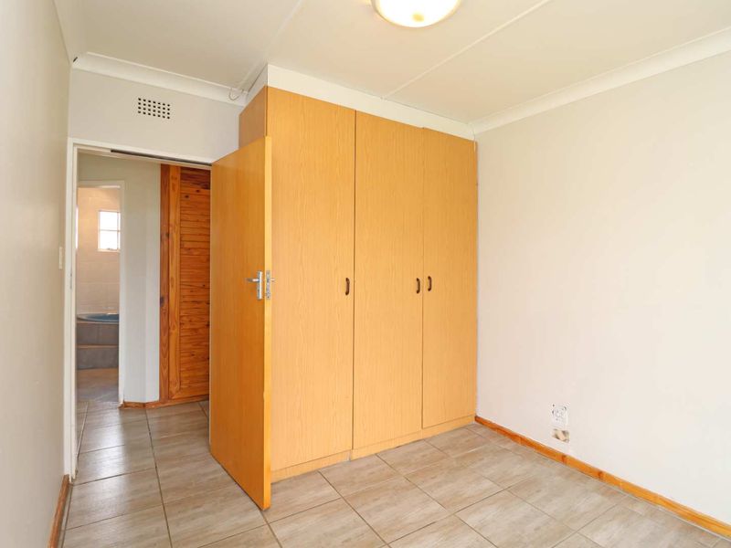 Secure & Solar-Equipped Family Home in Boomed Allen Grove - Photo 10