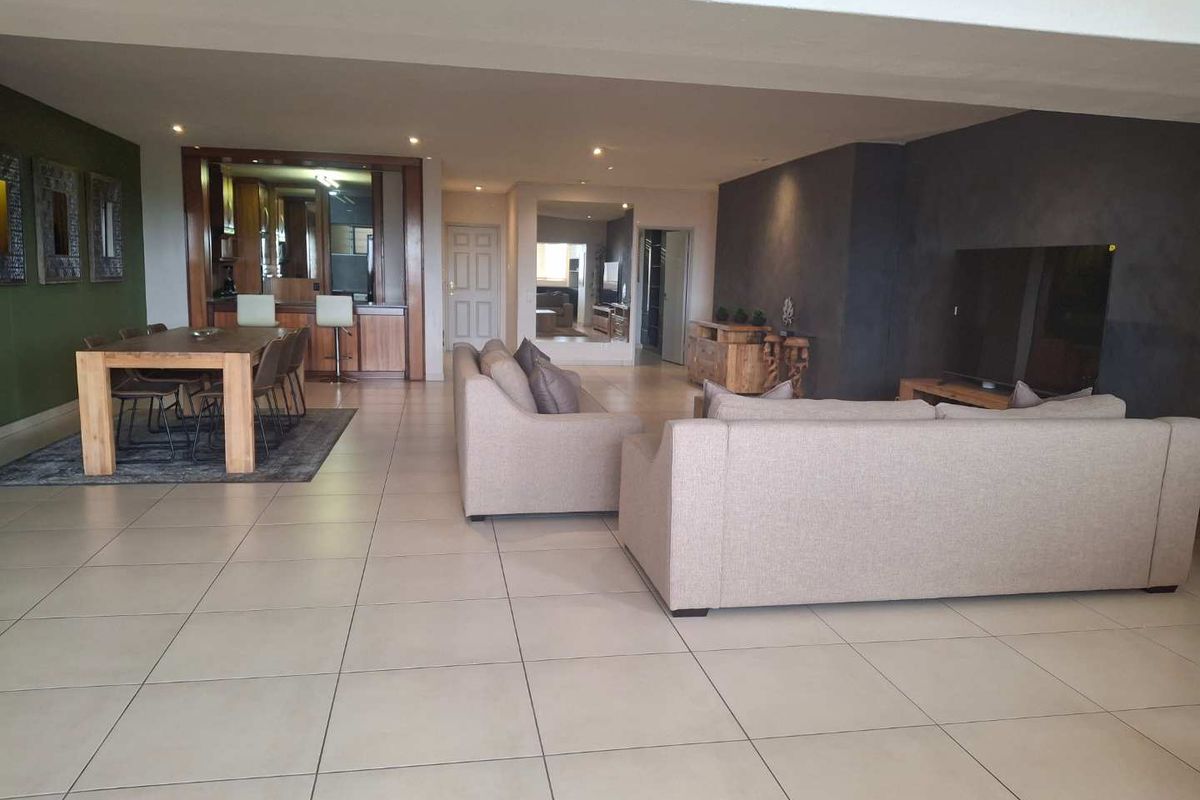 A BEAUTIFULLY FURNISHED THREE BEDROOM APARTMENT - Photo 3