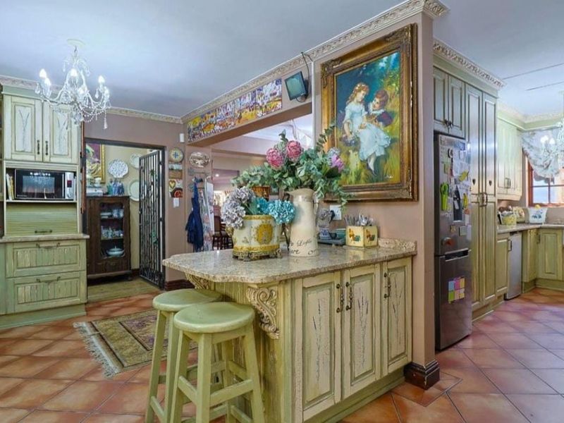 6 luxurious Bedrooms property for sale - Photo 8