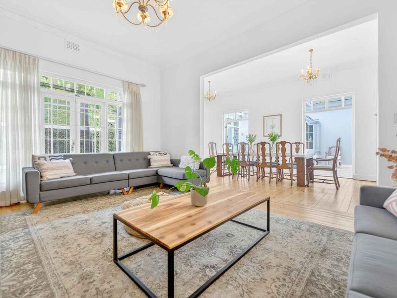 Character Family Home in Tamboerskloof - Photo 9