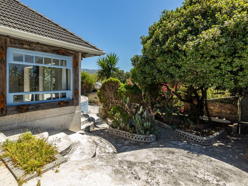 Charming Family Home with Spacious Design and Farmhouse Charm - Photo 4