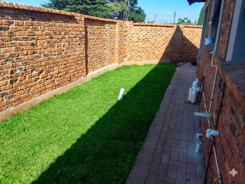 New Modern Secure Face-brick townhouse in the peaceful area of Riversdale - Photo 3
