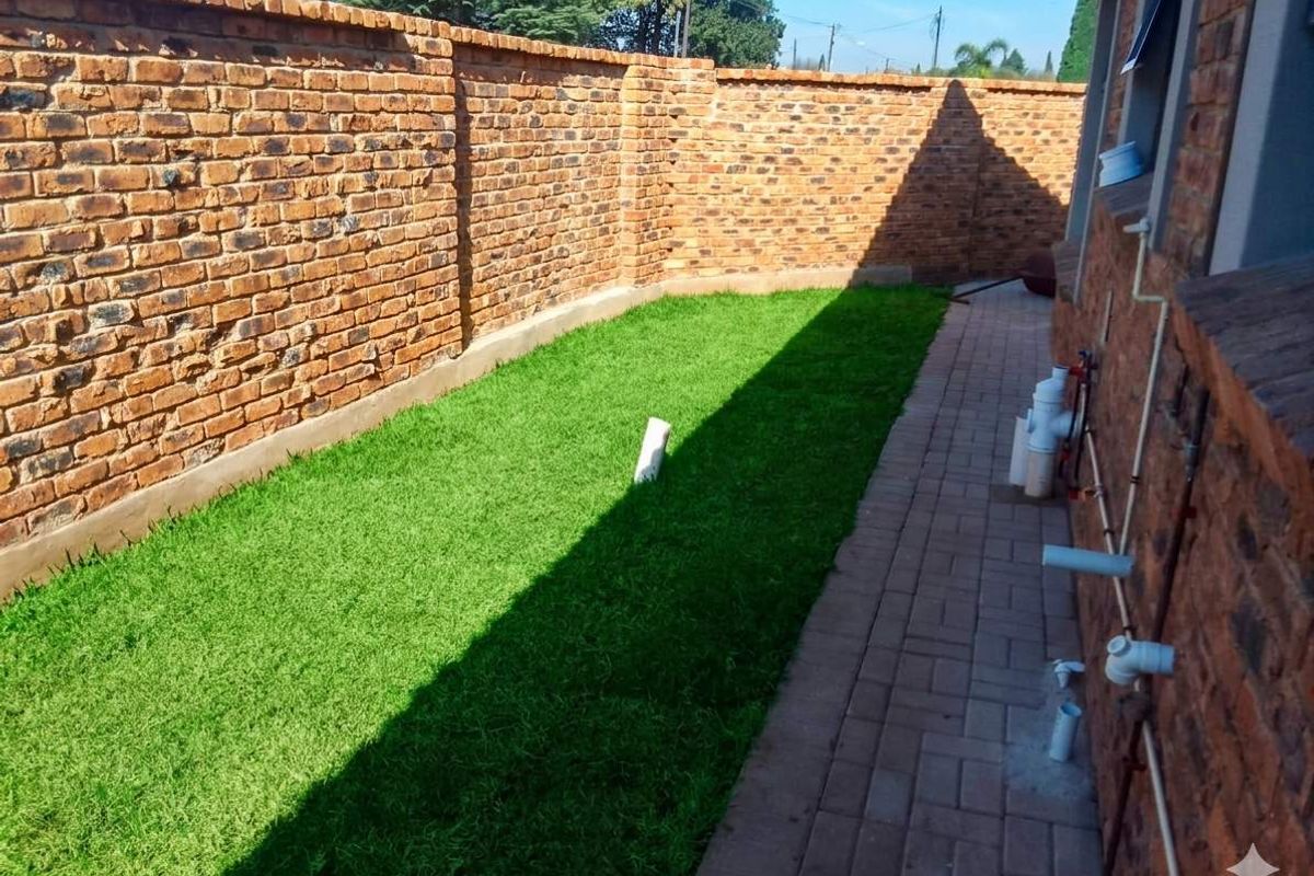 New Modern Secure Face-brick townhouse in the peaceful area of Riversdale - Photo 3